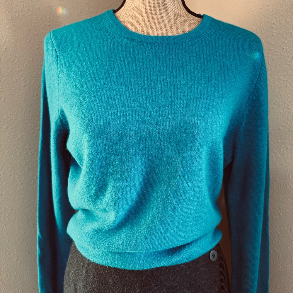 Luxury 100% Cashmere teal blue Charter Club sweater